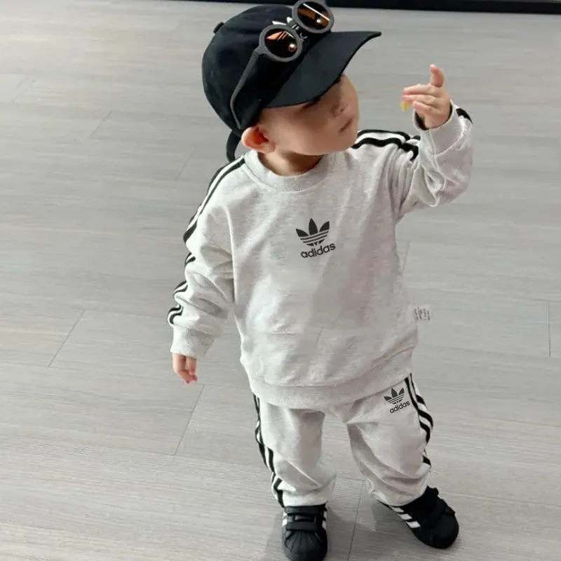 【90-150cm】二点セット SNS映えコーデに 大人気 カジュアル スポーティ トレーナー+パンツ セットアップ