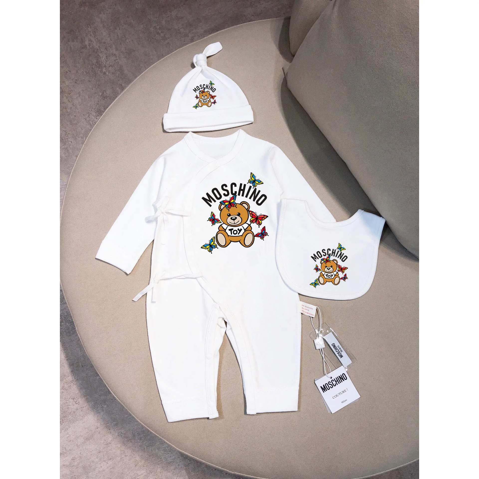 【52-66cm】三点セット 肌に優しい おすすめ カートゥーン ベビー ロンパース+帽子+お食事スタイ セットアップ