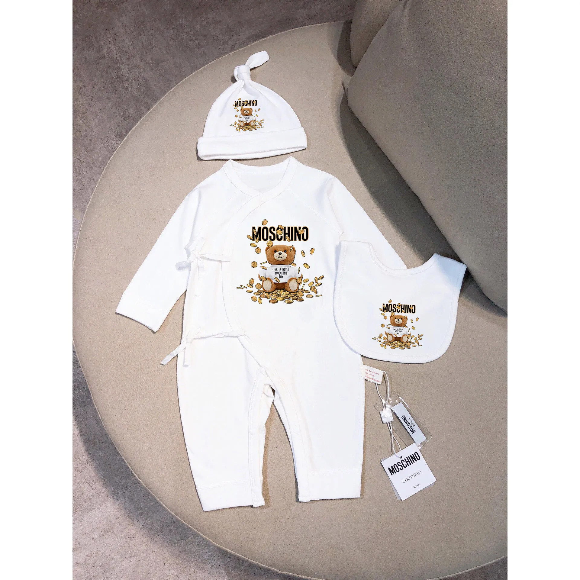 【52-66cm】三点セット 肌に優しい おすすめ カートゥーン ベビー ロンパース+帽子+お食事スタイ セットアップ