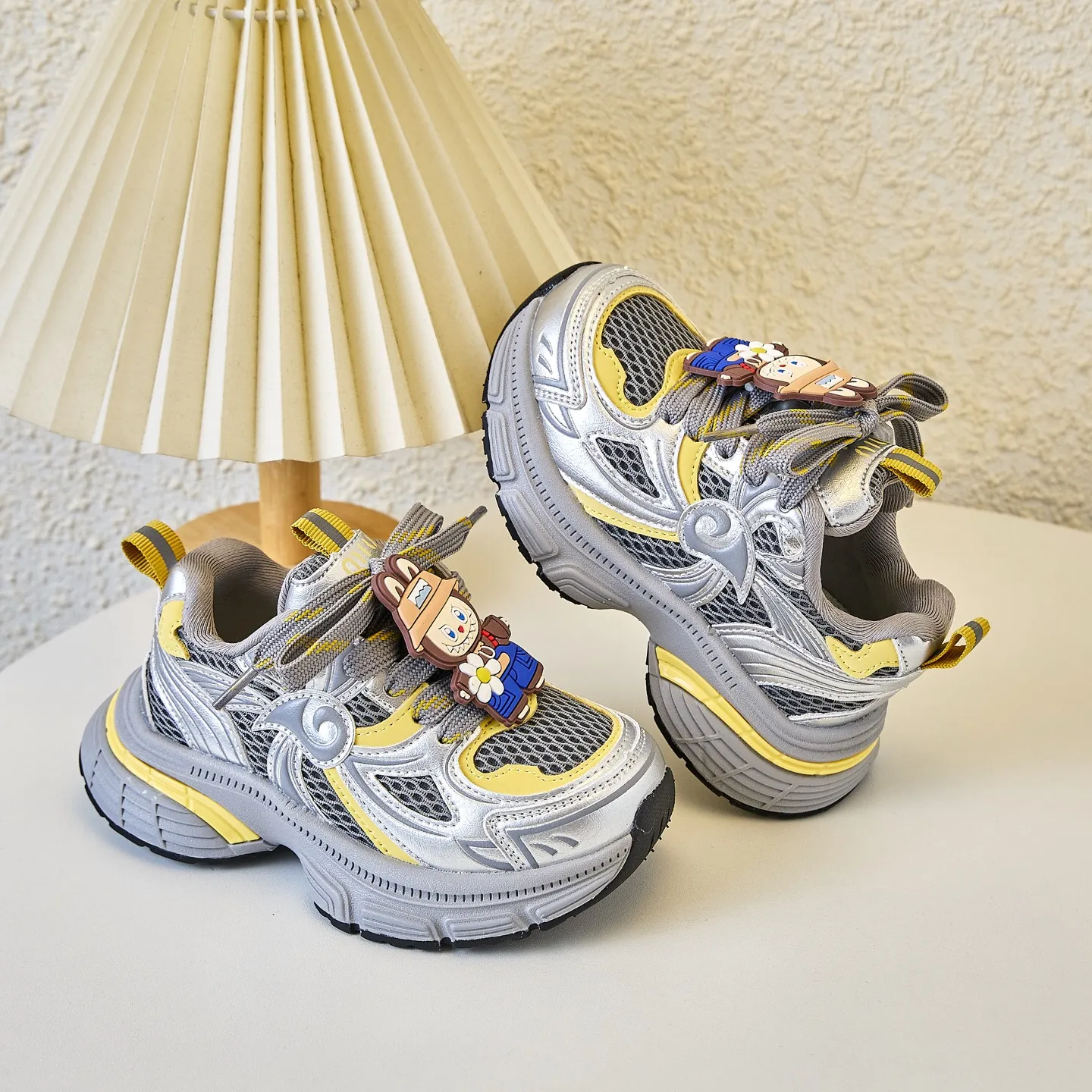 デイリー使いにぴったり 可愛い キャラクター 軽量タイプ クッション性あり キッズ スニーカー