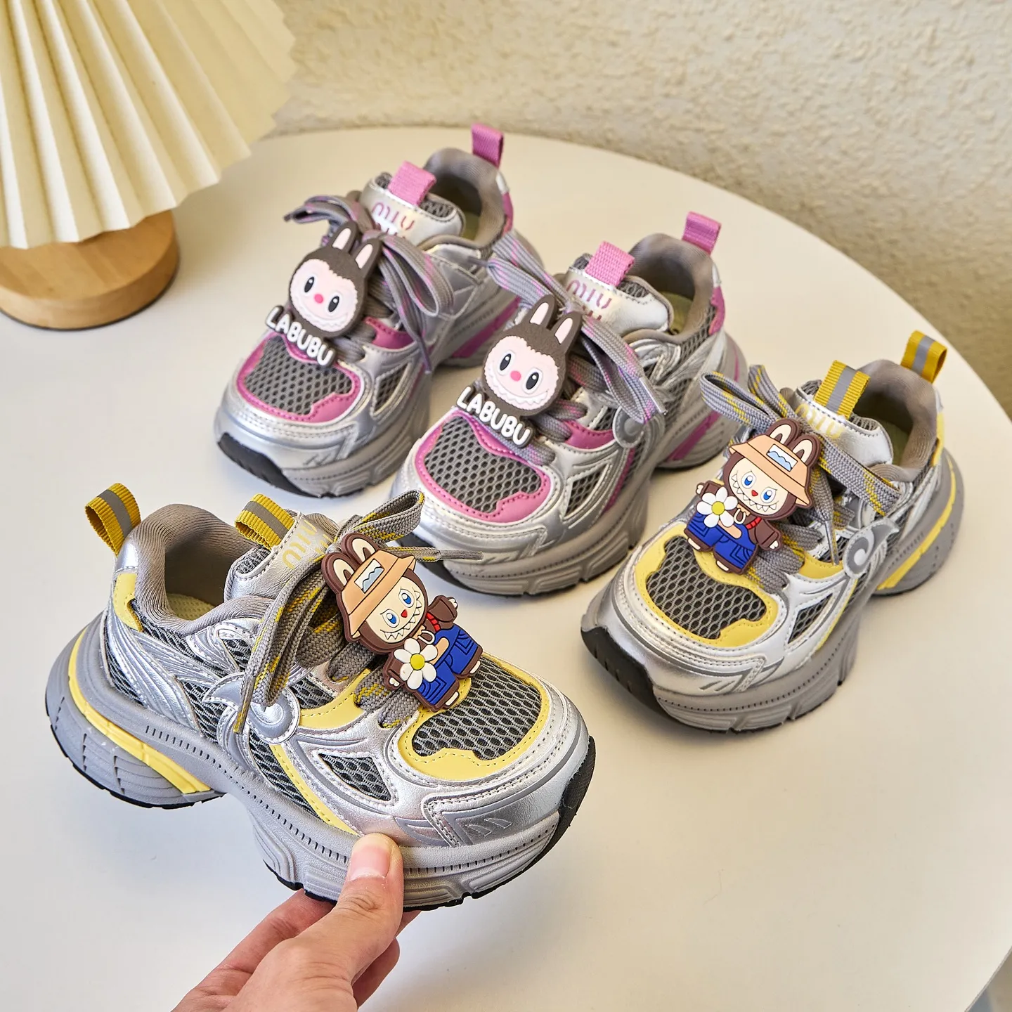 デイリー使いにぴったり 可愛い キャラクター 軽量タイプ クッション性あり キッズ スニーカー