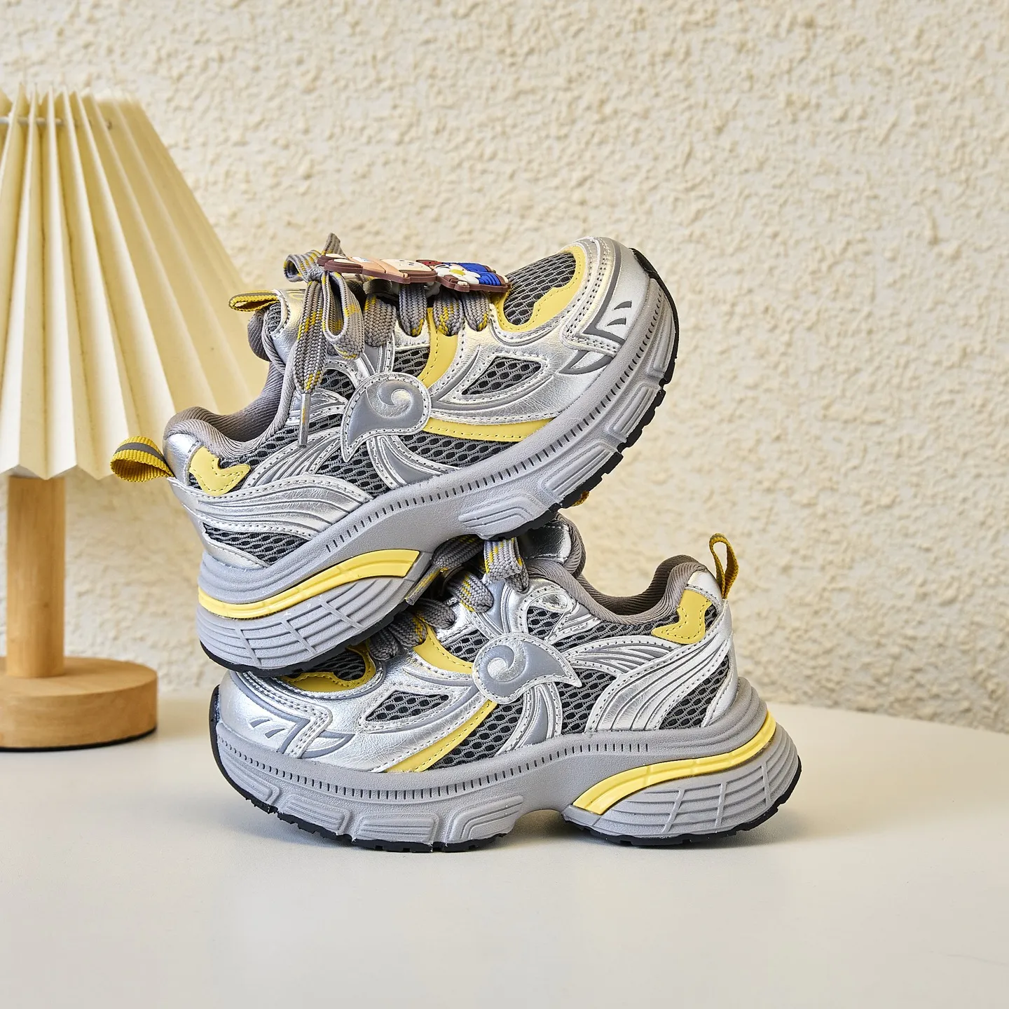 デイリー使いにぴったり 可愛い キャラクター 軽量タイプ クッション性あり キッズ スニーカー