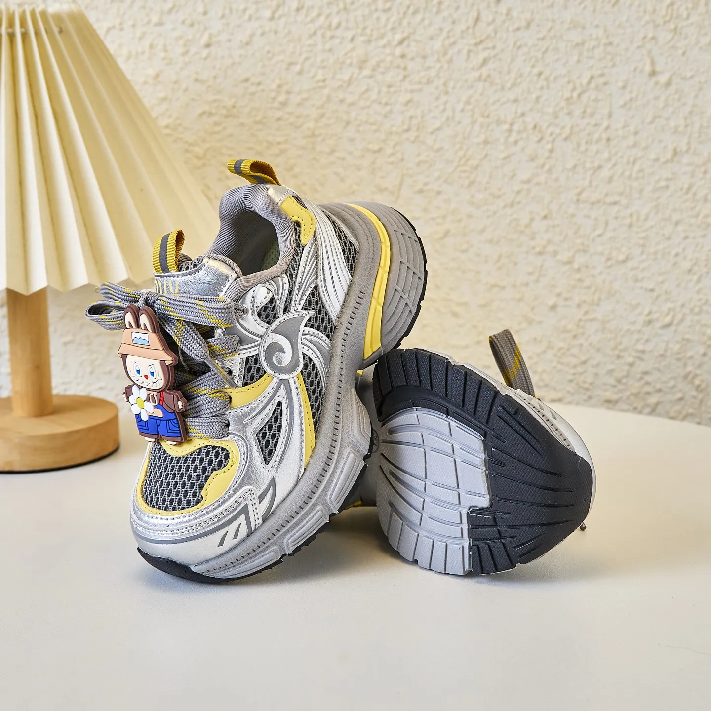 デイリー使いにぴったり 可愛い キャラクター 軽量タイプ クッション性あり キッズ スニーカー