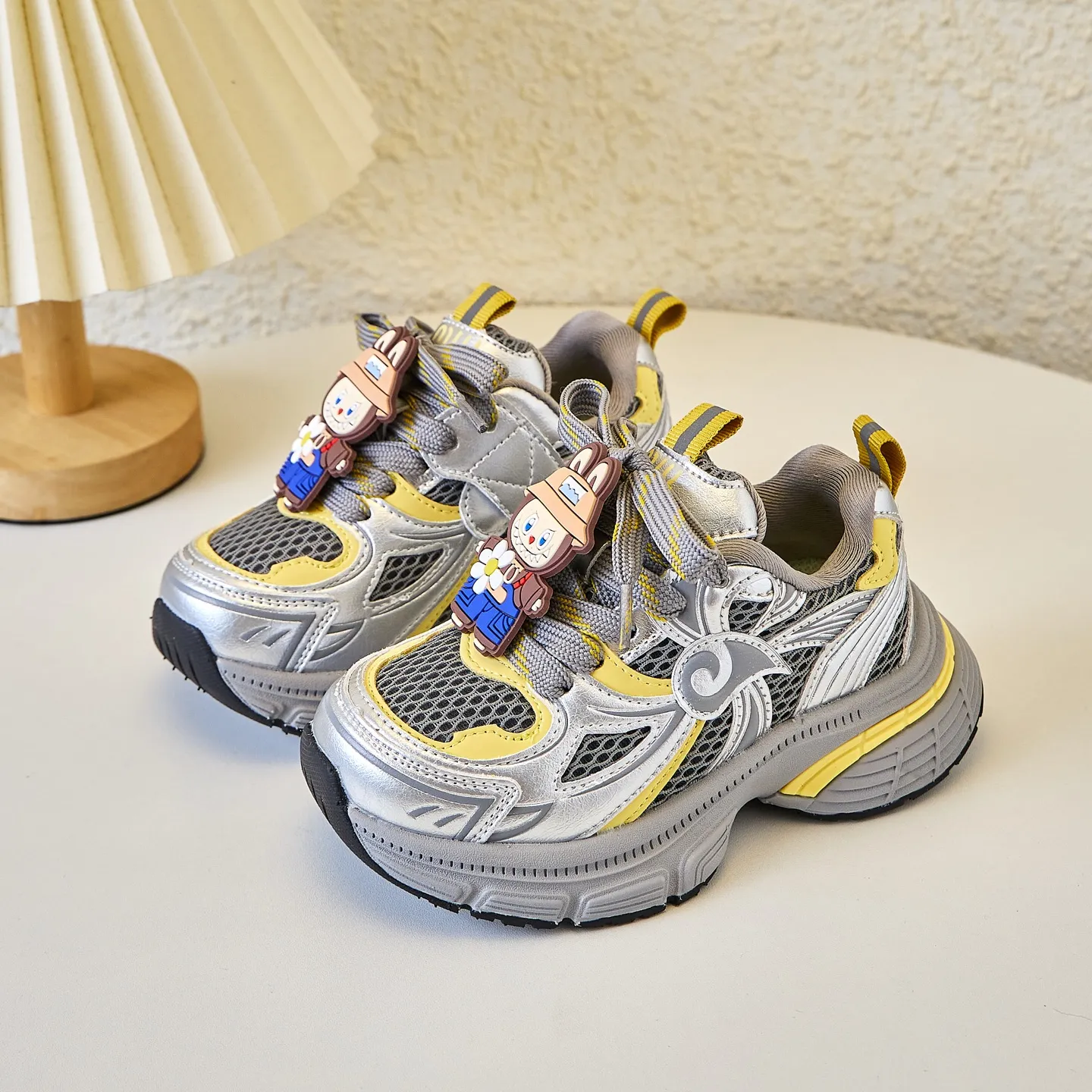 デイリー使いにぴったり 可愛い キャラクター 軽量タイプ クッション性あり キッズ スニーカー