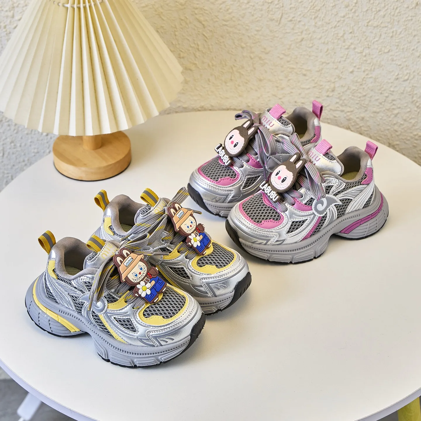 デイリー使いにぴったり 可愛い キャラクター 軽量タイプ クッション性あり キッズ スニーカー