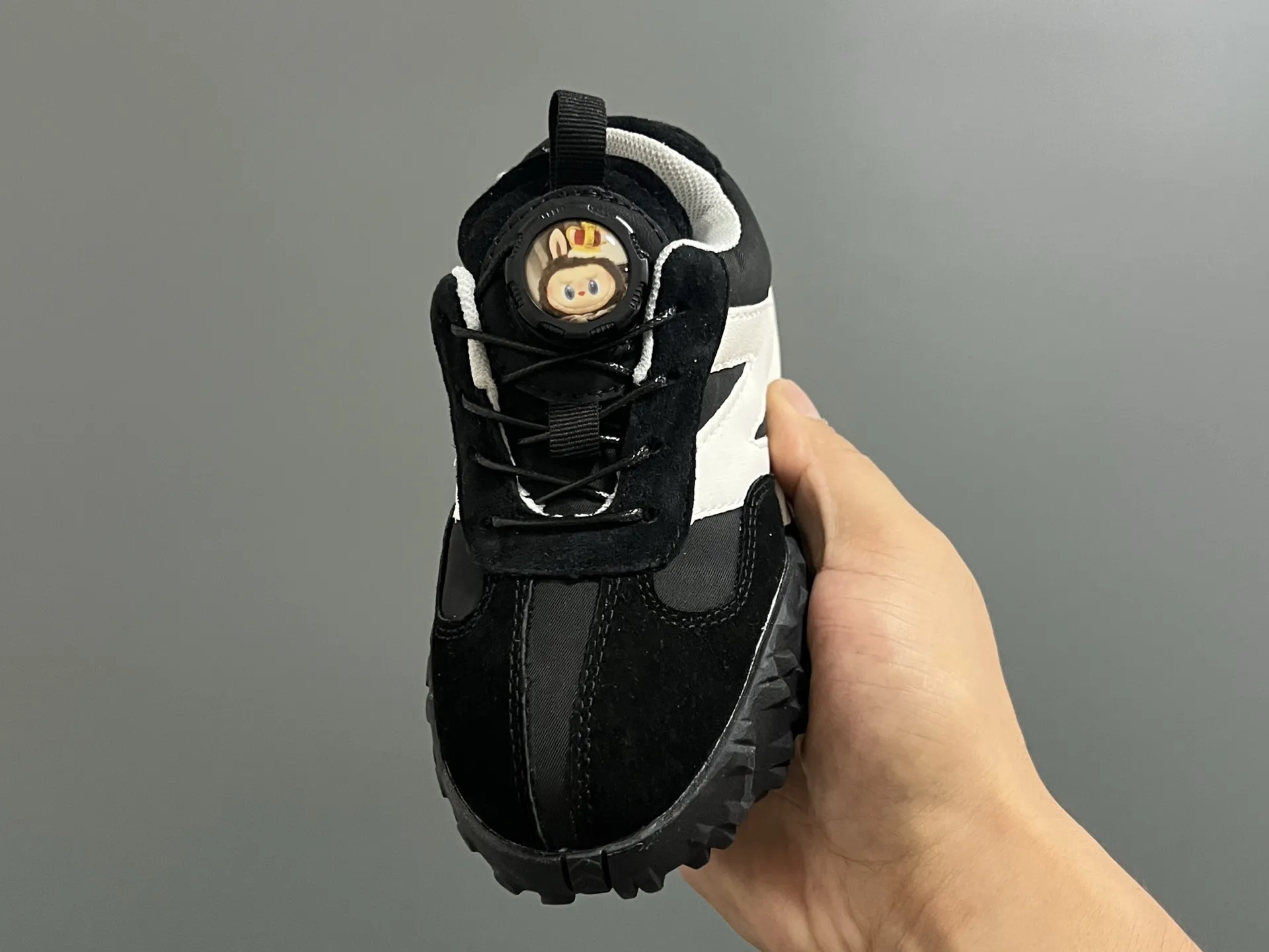 デイリー使いにぴったり 脱ぎ履き簡単 軽量タイプ スポーティー キッズ スニーカー