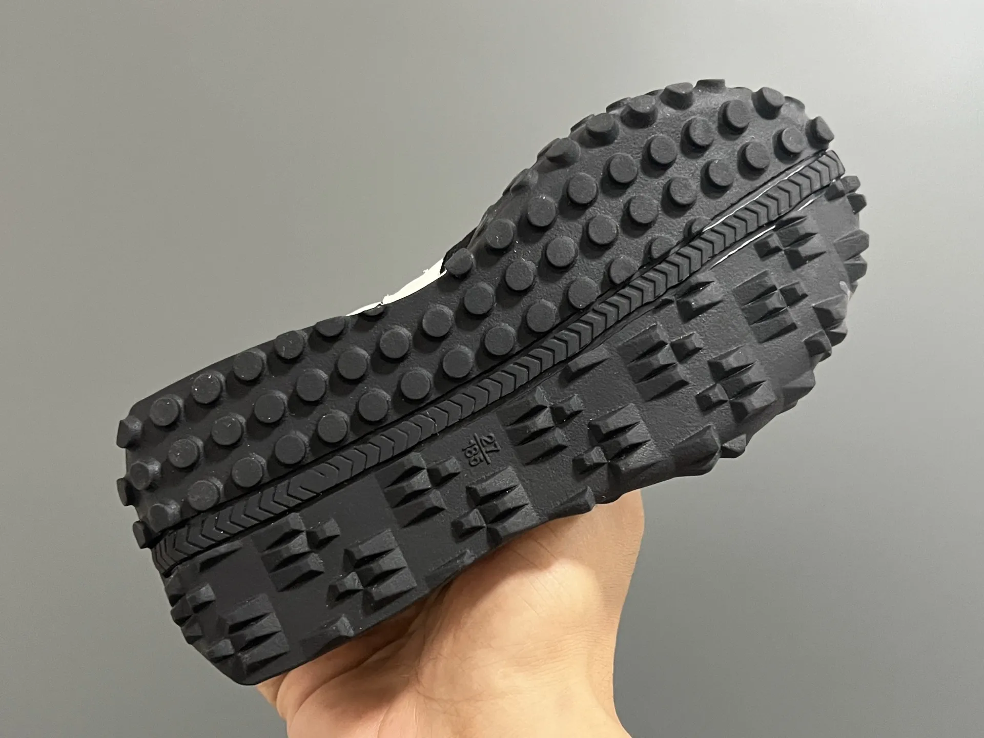 デイリー使いにぴったり 脱ぎ履き簡単 軽量タイプ スポーティー キッズ スニーカー