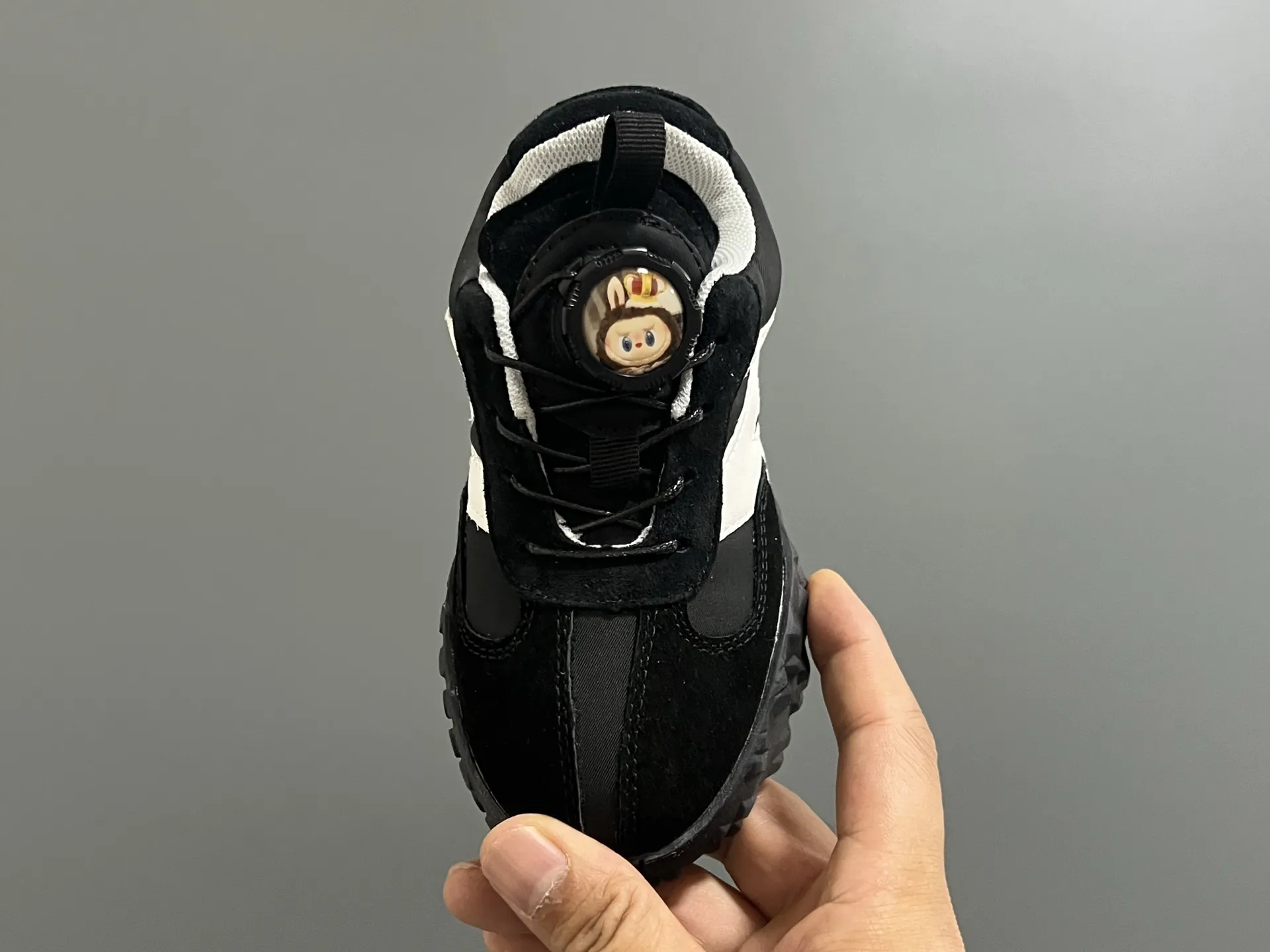 デイリー使いにぴったり 脱ぎ履き簡単 軽量タイプ スポーティー キッズ スニーカー