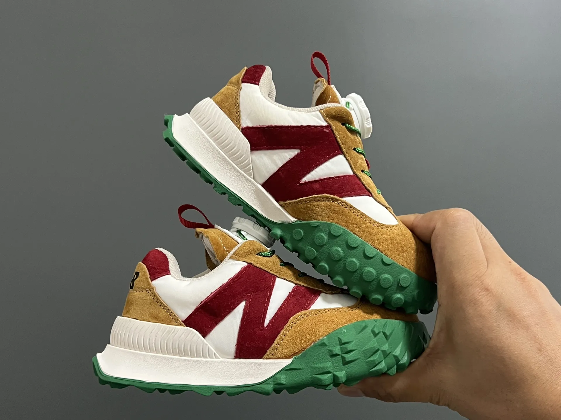 人気爆発中 おしゃれ カジュアル フィット感抜群 キッズ スニーカー