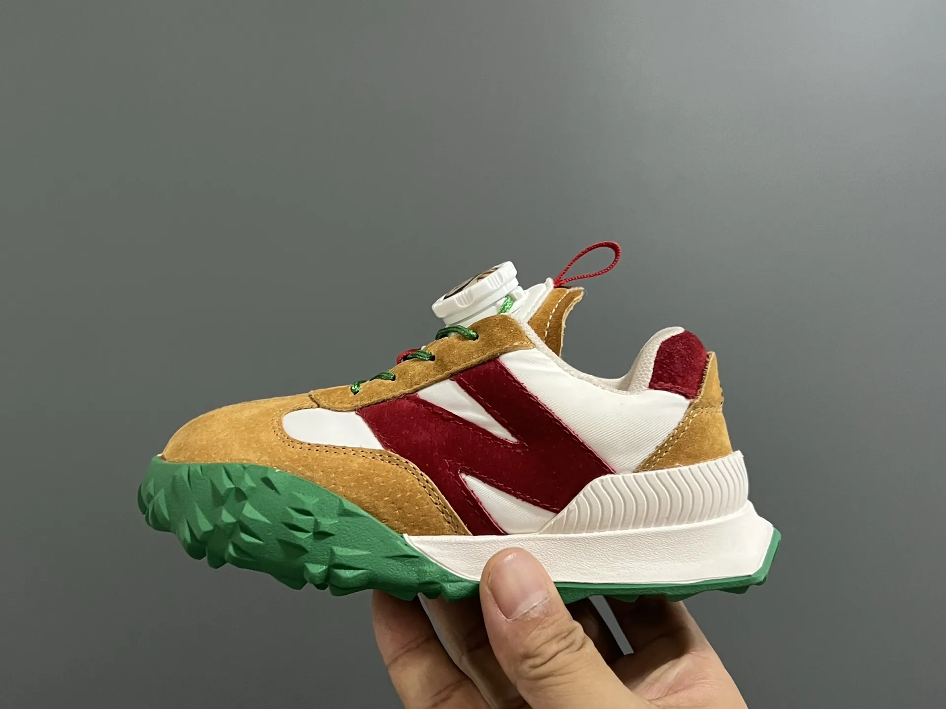 人気爆発中 おしゃれ カジュアル フィット感抜群 キッズ スニーカー