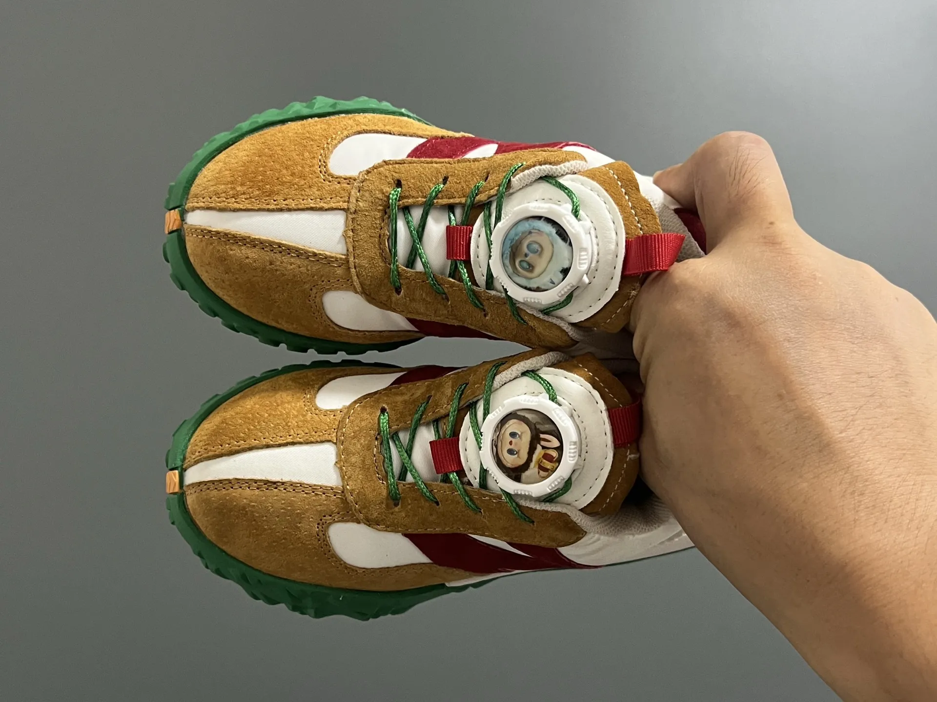 人気爆発中 おしゃれ カジュアル フィット感抜群 キッズ スニーカー