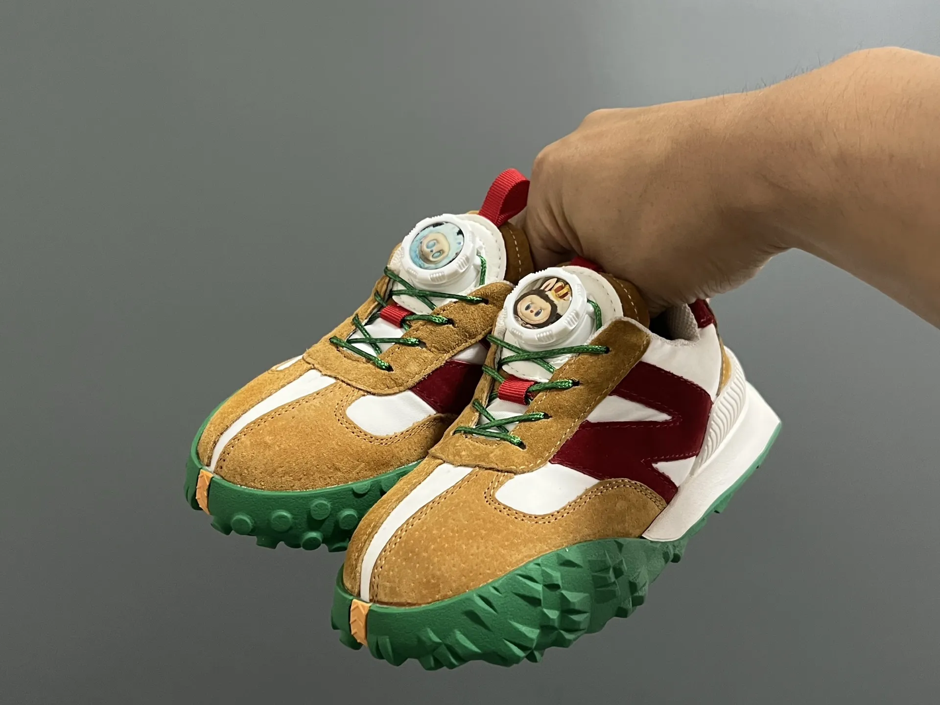 人気爆発中 おしゃれ カジュアル フィット感抜群 キッズ スニーカー