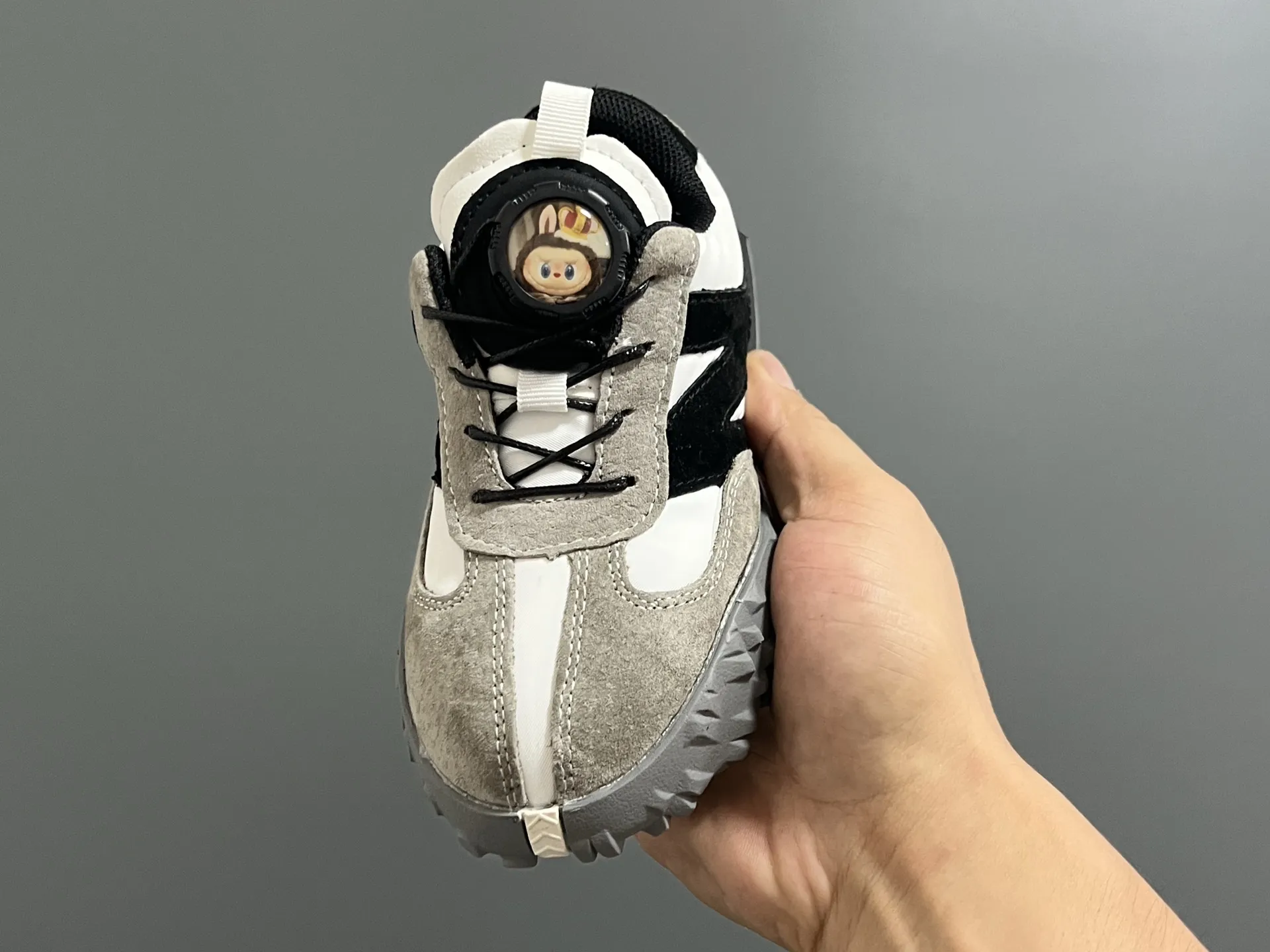 絶対見逃さないで カジュアル 軽量ソール 滑り止め付き キッズ スニーカー