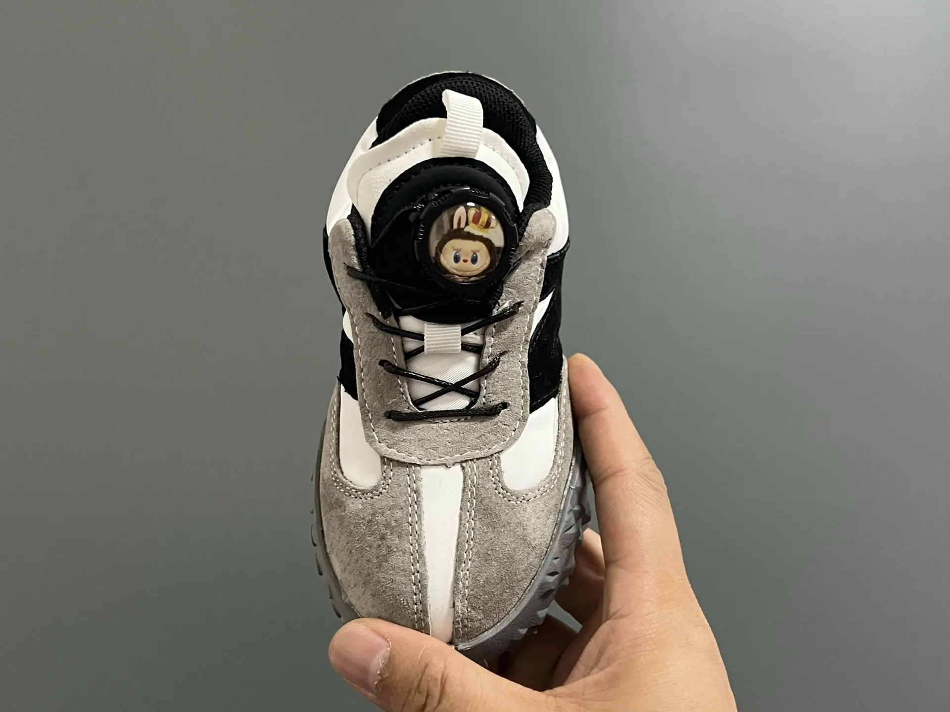 絶対見逃さないで カジュアル 軽量ソール 滑り止め付き キッズ スニーカー