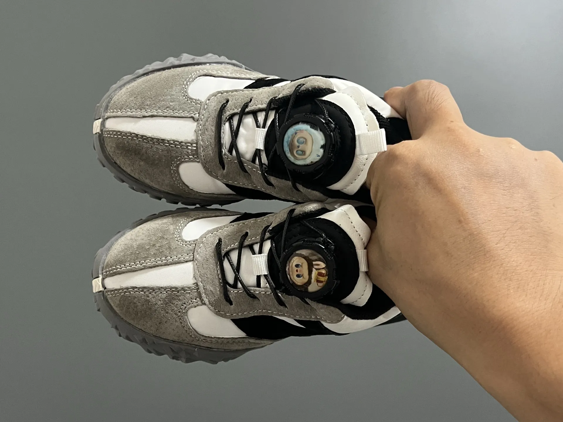 絶対見逃さないで カジュアル 軽量ソール 滑り止め付き キッズ スニーカー