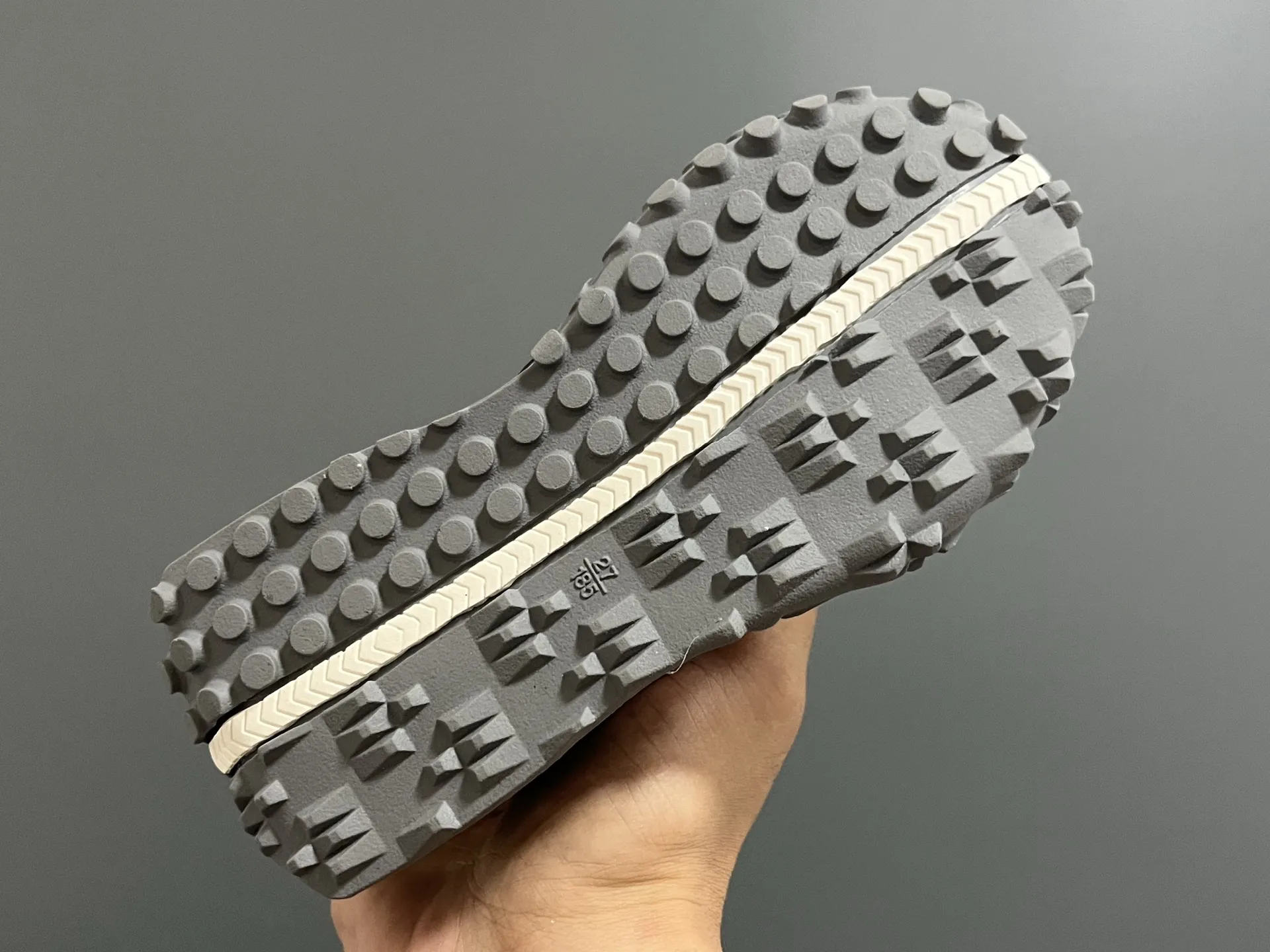 絶対見逃さないで カジュアル 軽量ソール 滑り止め付き キッズ スニーカー