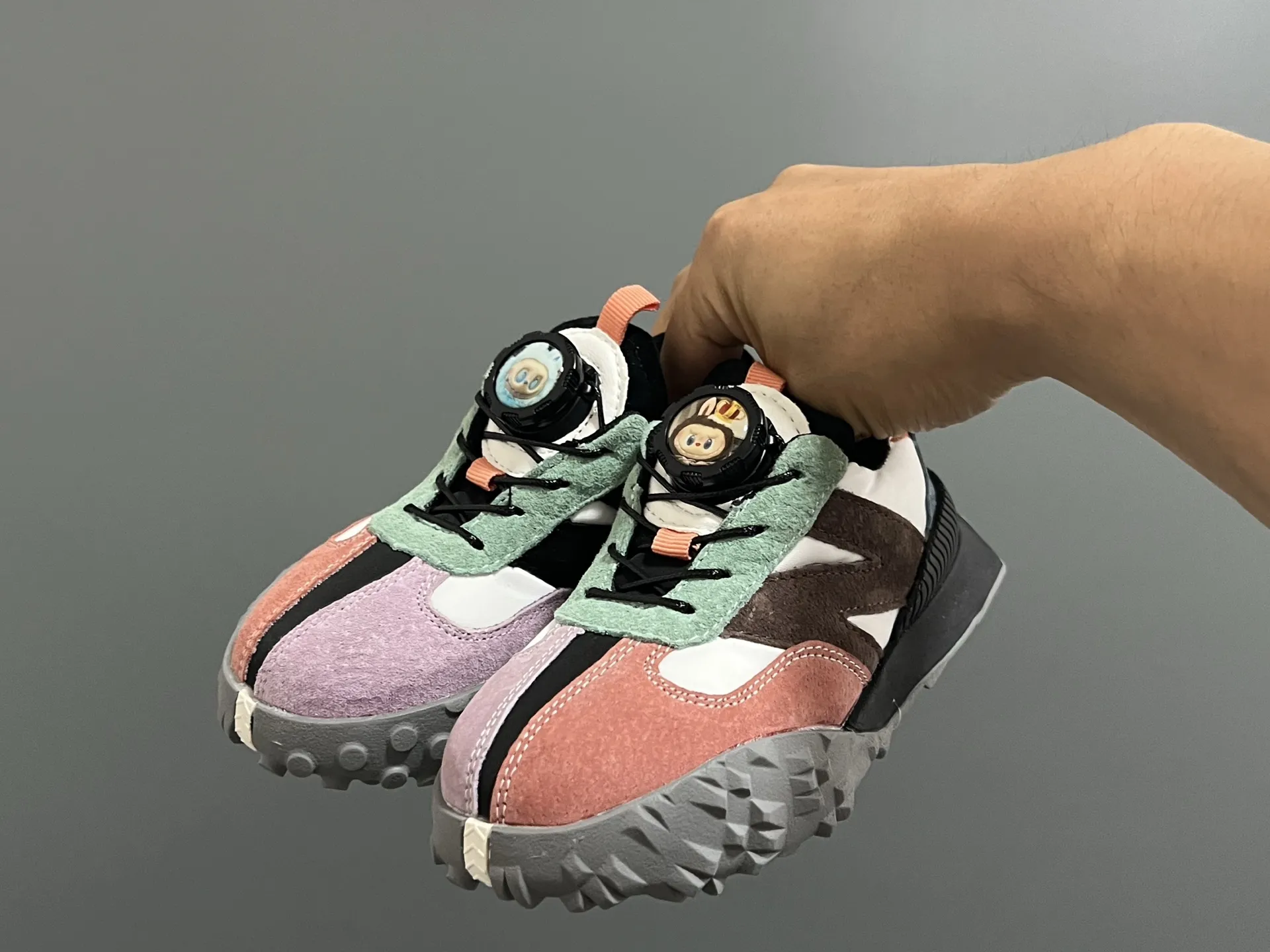 通園・通学にぴったり 丈夫で長持ち 実用的 滑り止め付き キッズ スニーカー