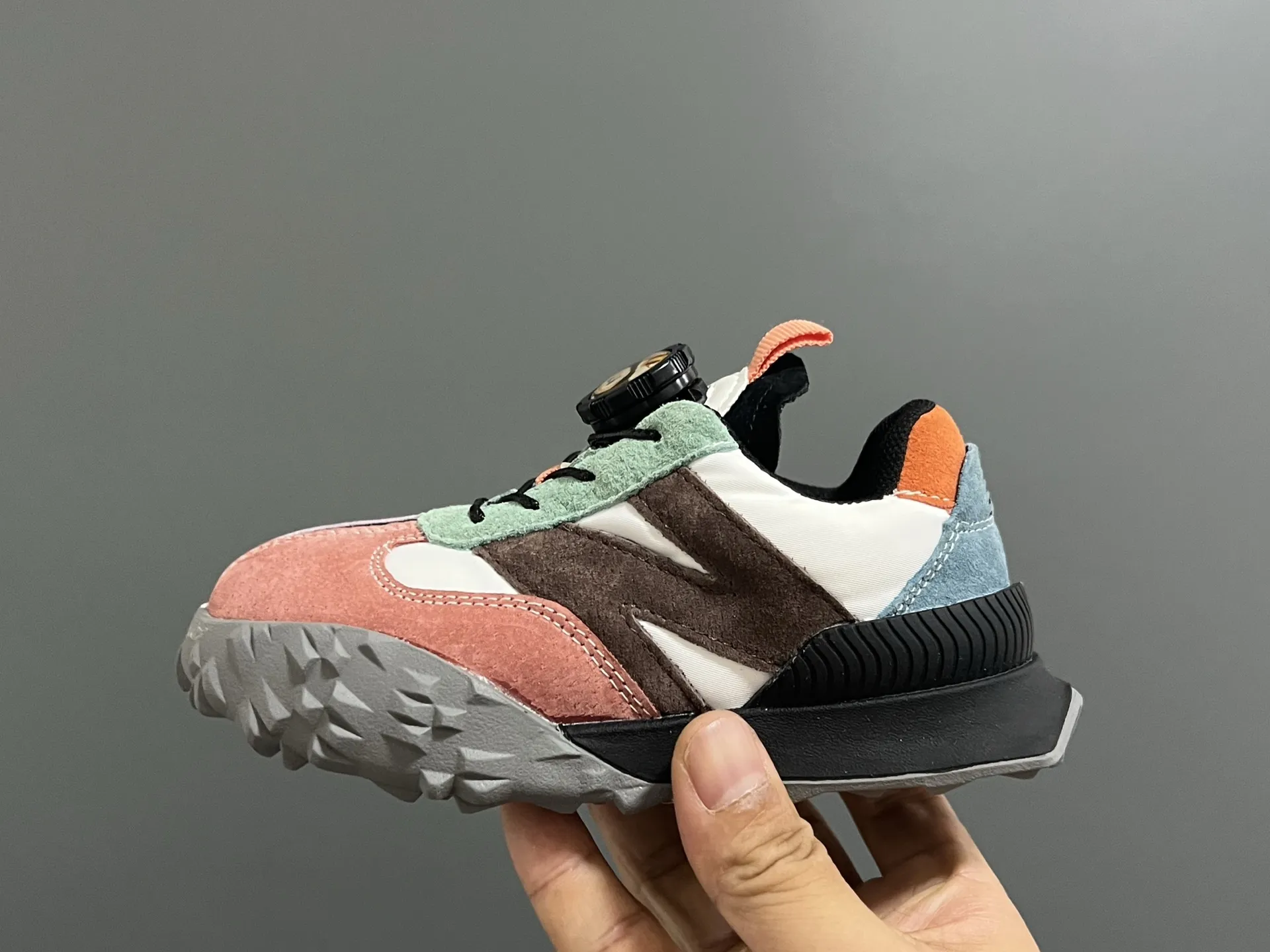 通園・通学にぴったり 丈夫で長持ち 実用的 滑り止め付き キッズ スニーカー