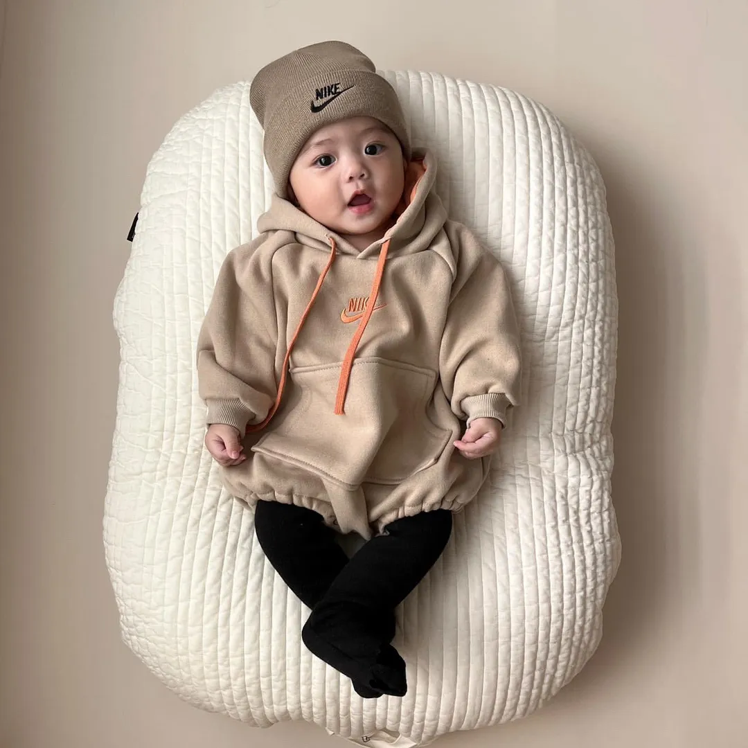 【66-90cm】ママたちに大好評 大活躍 トレンド  肌触り良い ベビー フード付き ロンパース