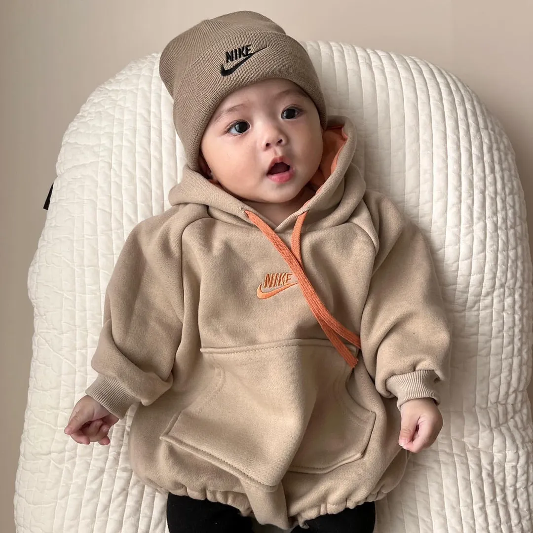 【66-90cm】ママたちに大好評 大活躍 トレンド  肌触り良い ベビー フード付き ロンパース