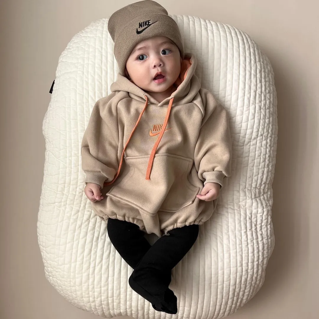 【66-90cm】ママたちに大好評 大活躍 トレンド  肌触り良い ベビー フード付き ロンパース