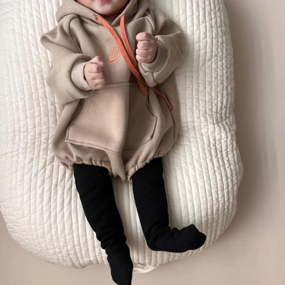 【66-90cm】ママたちに大好評 大活躍 トレンド  肌触り良い ベビー フード付き ロンパース