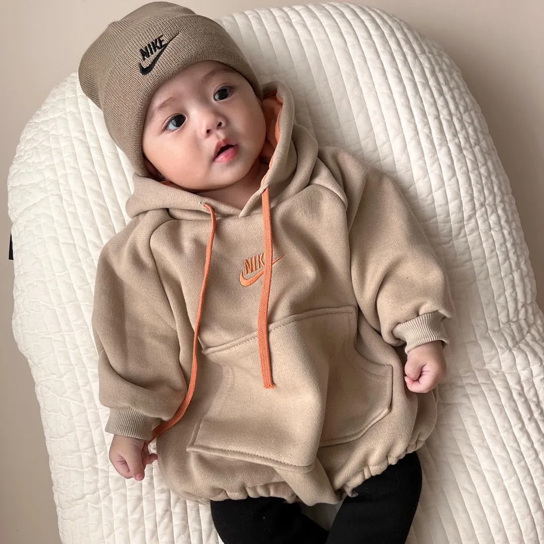 【66-90cm】ママたちに大好評 大活躍 トレンド  肌触り良い ベビー フード付き ロンパース