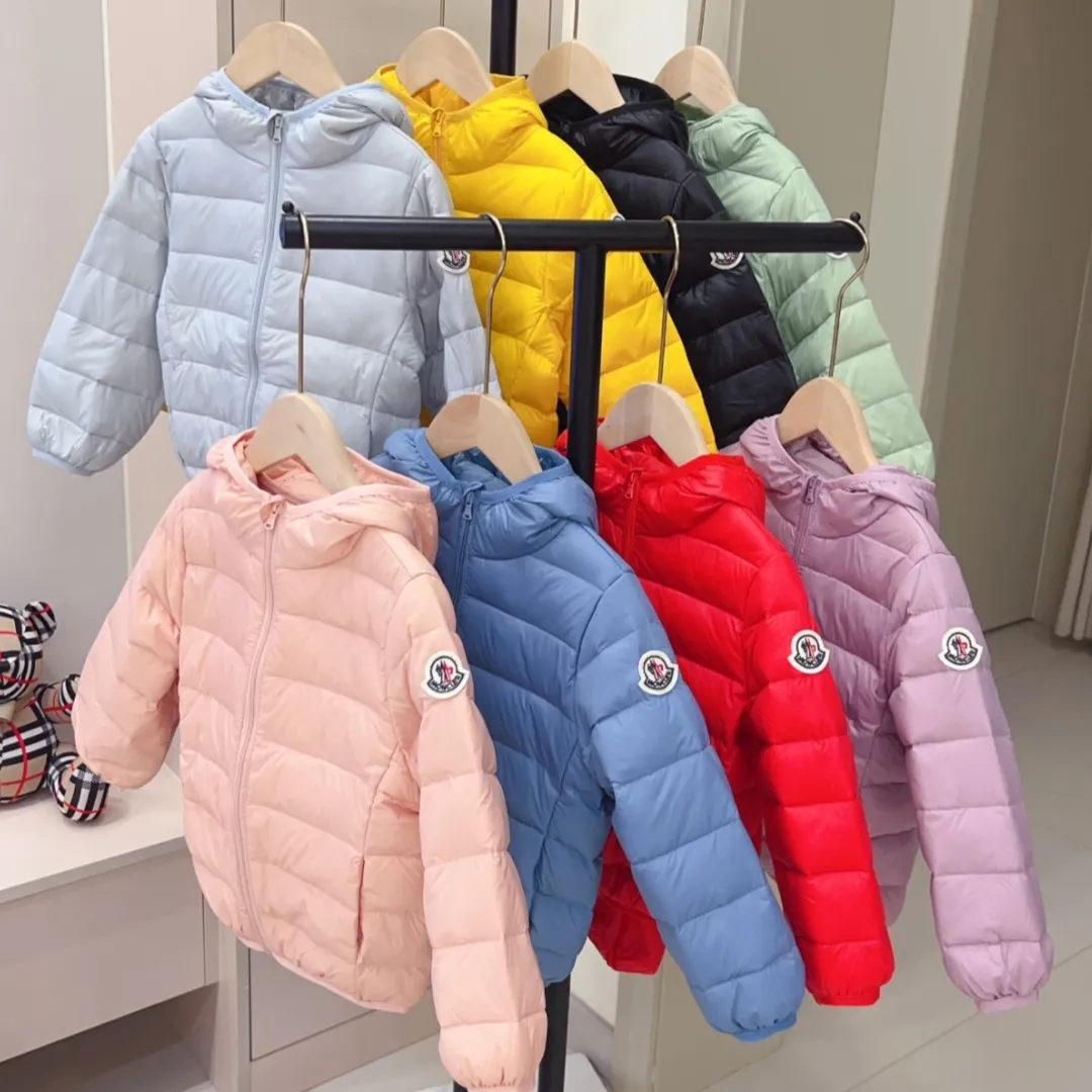 【100-170cm】絶対後悔しない アウトドア 防寒 重ね着OK 多色展開 キッズ 軽量ダウンジャケット