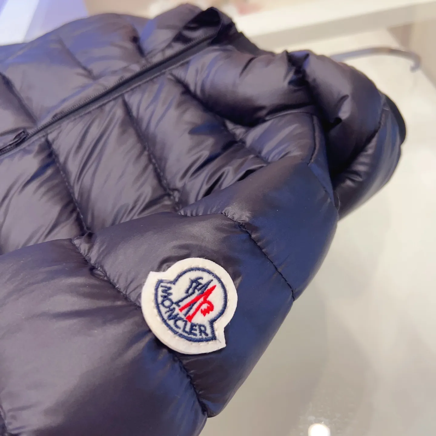 【100-170cm】絶対後悔しない アウトドア 防寒 重ね着OK 多色展開 キッズ 軽量ダウンジャケット