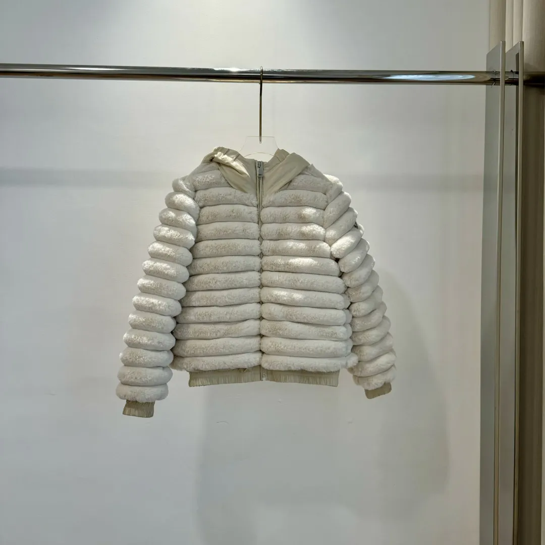 【110-160cm】絶対後悔しない おしゃれ ふわふわ 柔らかい手触り フード付き ダウンジャケット