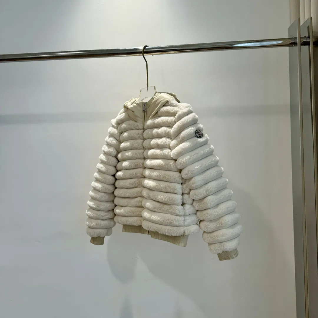 【110-160cm】絶対後悔しない おしゃれ ふわふわ 柔らかい手触り フード付き ダウンジャケット