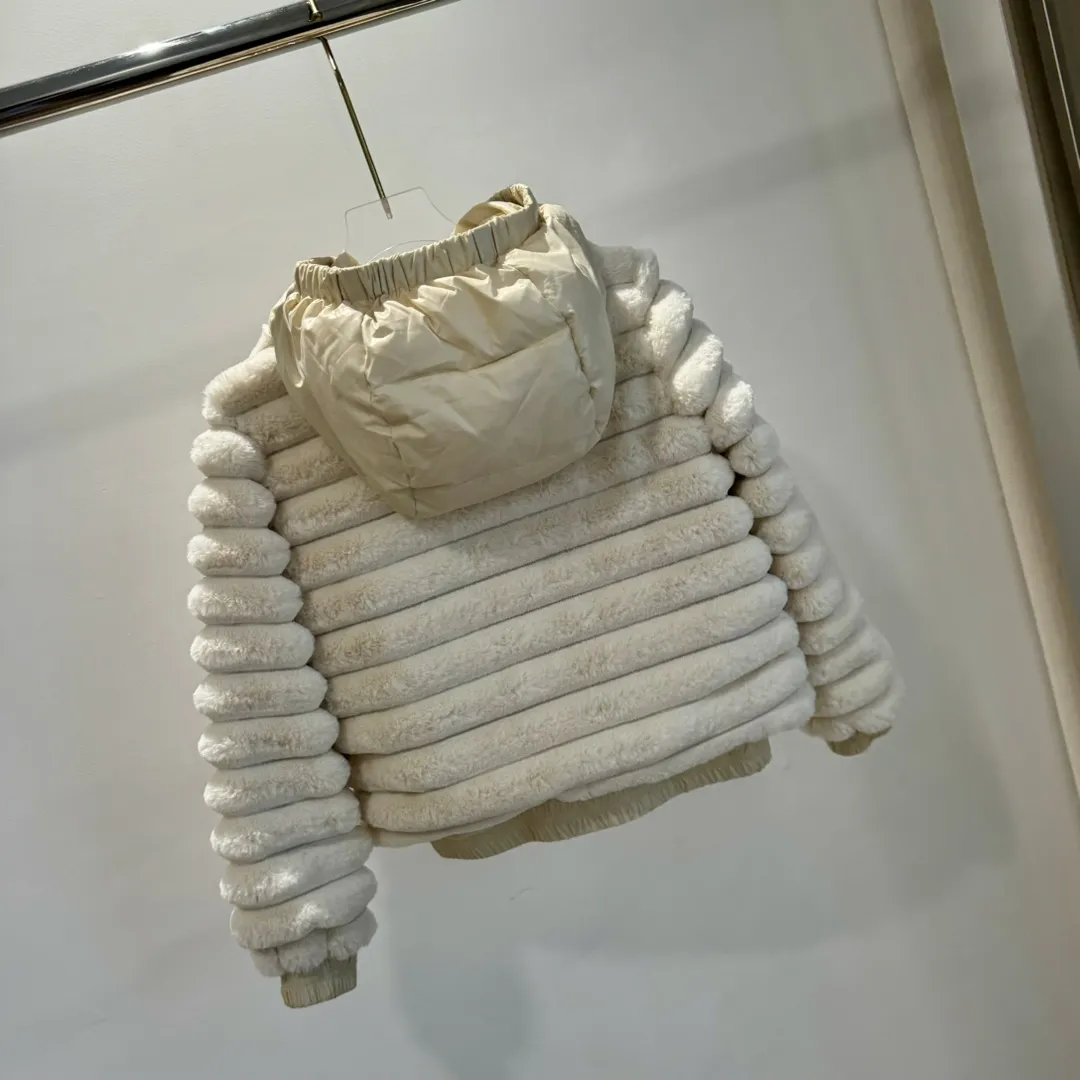 【110-160cm】絶対後悔しない おしゃれ ふわふわ 柔らかい手触り フード付き ダウンジャケット