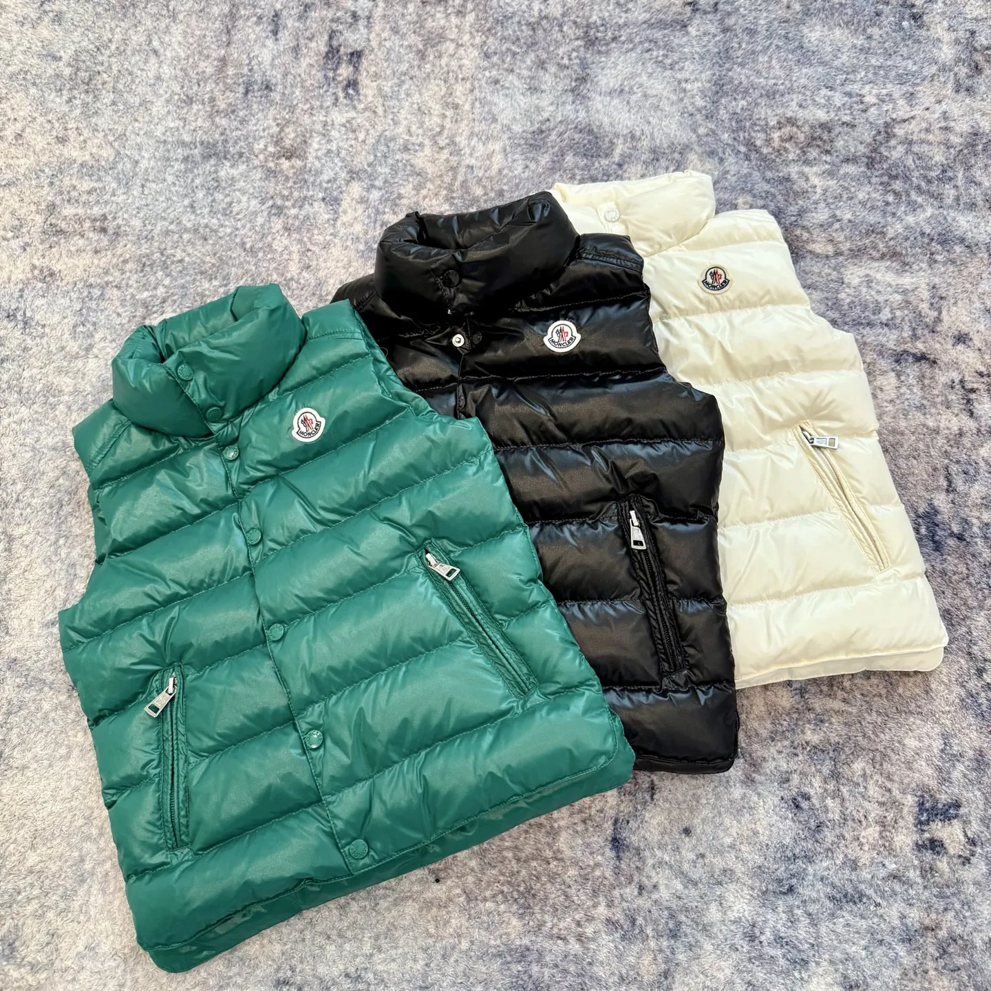 【110-170cm】SNSで話題 爆売れ中 トレンド  保温性抜群 ユニセックス ダウンベスト