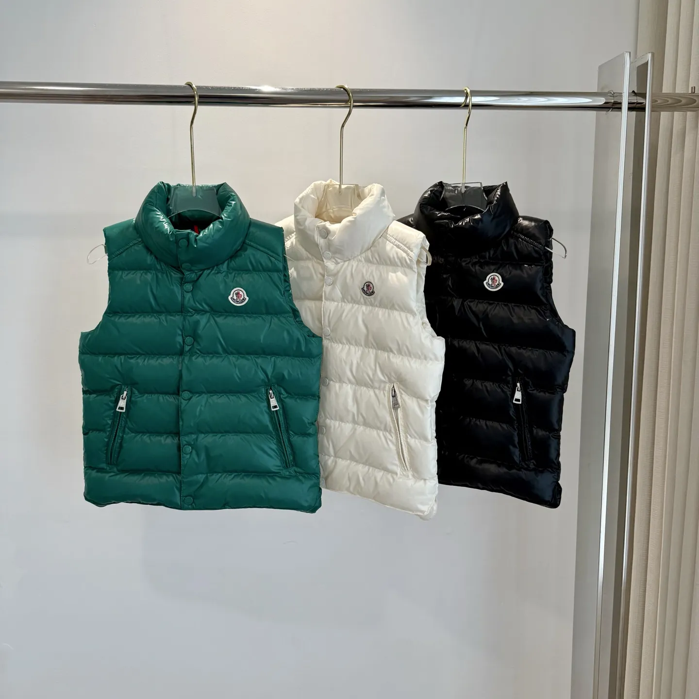 【110-170cm】SNSで話題 爆売れ中 トレンド  保温性抜群 ユニセックス ダウンベスト