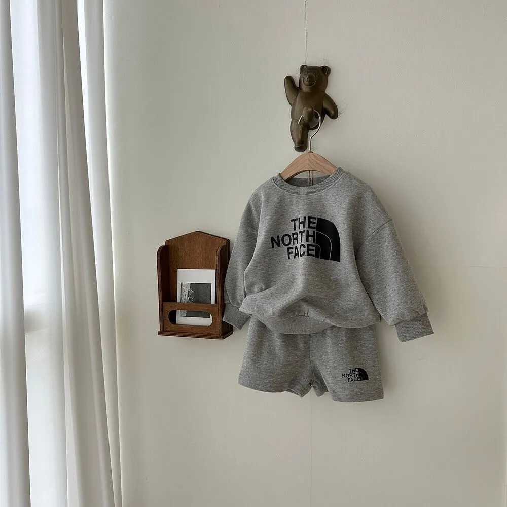 【90-160cm】二点セット 人気爆発中 カジュアル 動きやすさ抜群 プリント トレーナー＋ショートパンツ セットアップ