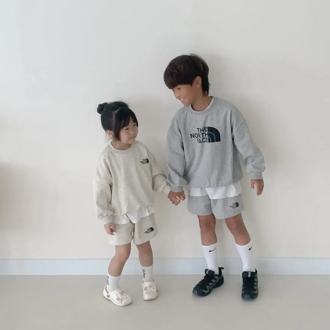 【90-160cm】二点セット 人気爆発中 カジュアル 動きやすさ抜群 プリント トレーナー＋ショートパンツ セットアップ