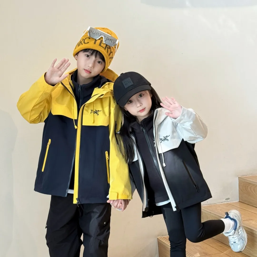 【110-160cm】絶対後悔しない トレンド 防風・防水機能 動きやすい インナー付きアウター