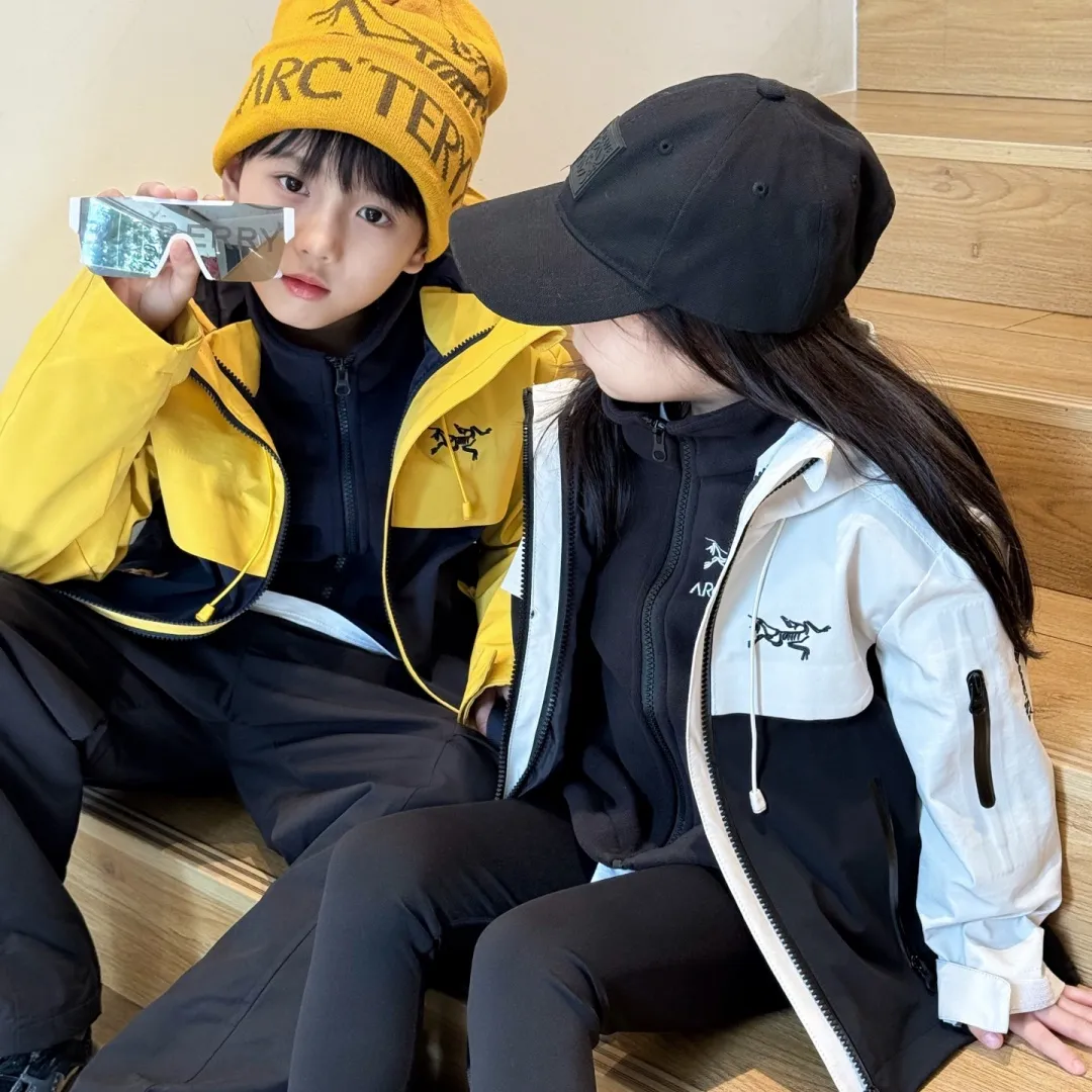 【110-160cm】絶対後悔しない トレンド 防風・防水機能 動きやすい インナー付きアウター