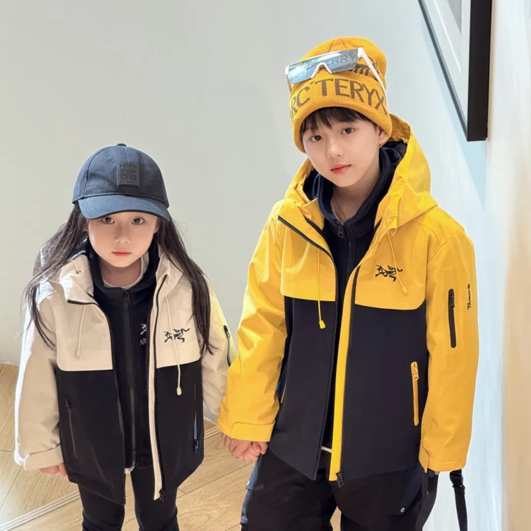 【110-160cm】絶対後悔しない トレンド 防風・防水機能 動きやすい インナー付きアウター