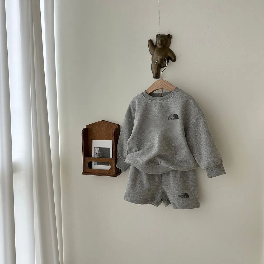 【90-160cm】二点セット 人気爆発中 カジュアル 動きやすさ抜群 プリント トレーナー＋ショートパンツ セットアップ