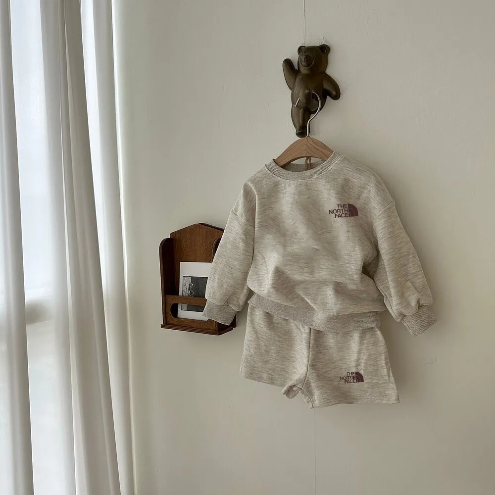 【90-160cm】二点セット 人気爆発中 カジュアル 動きやすさ抜群 プリント トレーナー＋ショートパンツ セットアップ