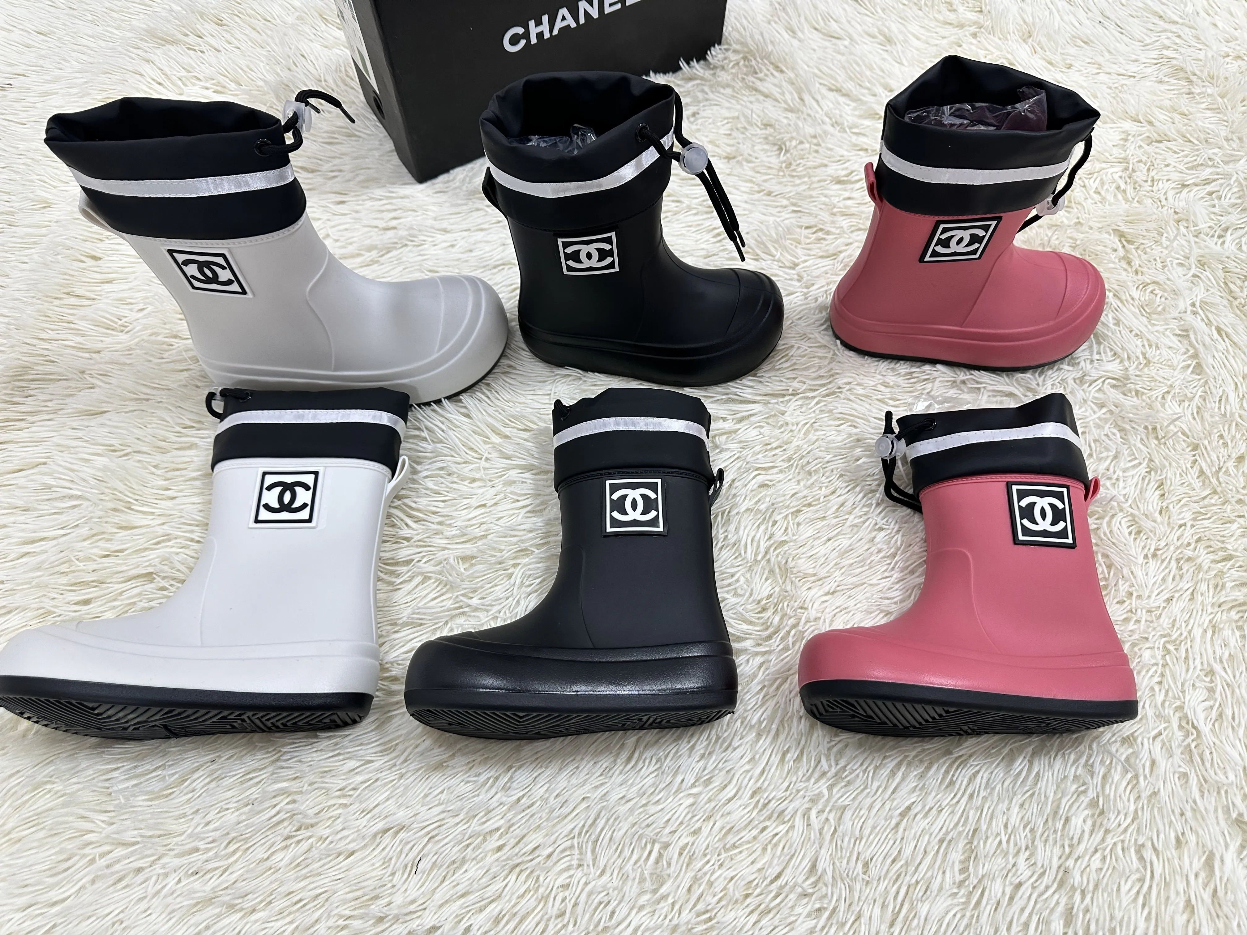 アウトドアやフェスにも活躍  履き口広め 防水仕様 キッズ ミドル丈 レインブーツ