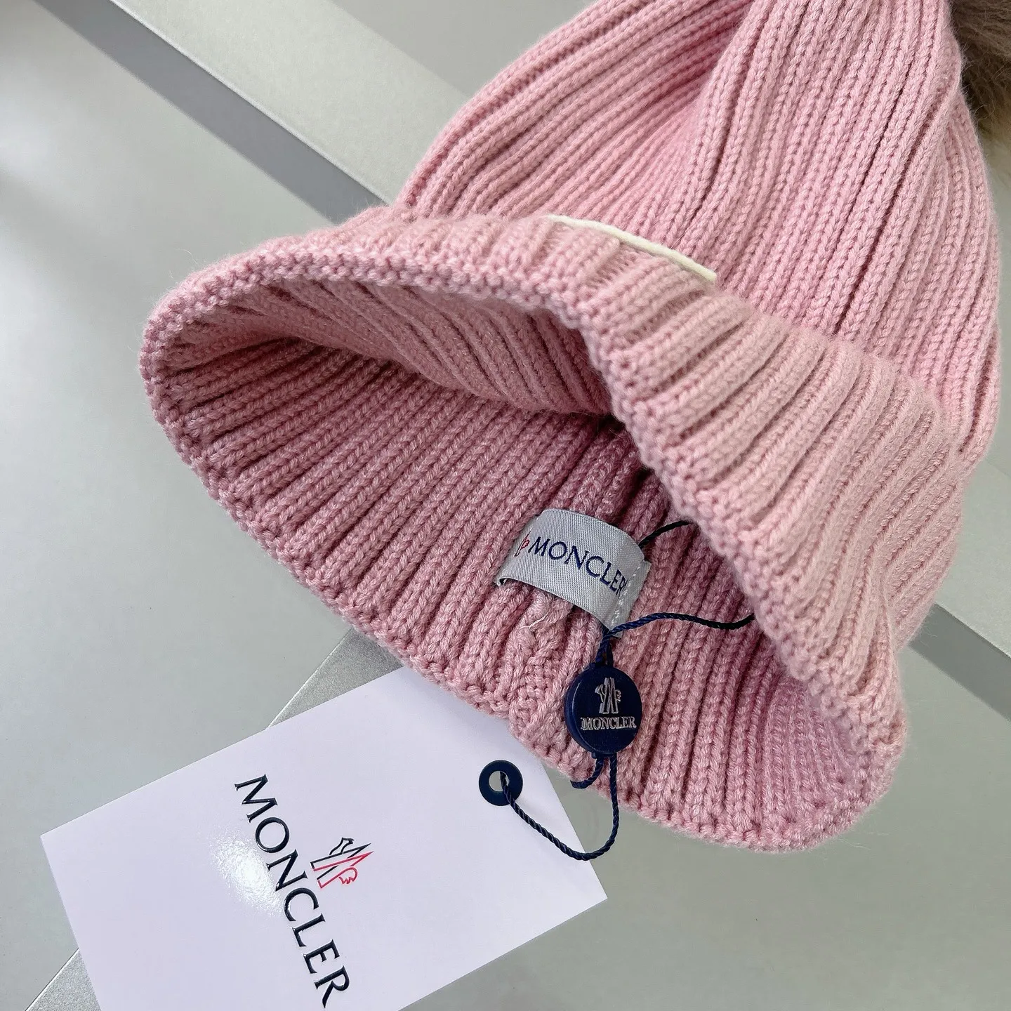 寒い日のお出かけに最適 カジュアル 合わせやすい ふわふわ キッズ ニット帽