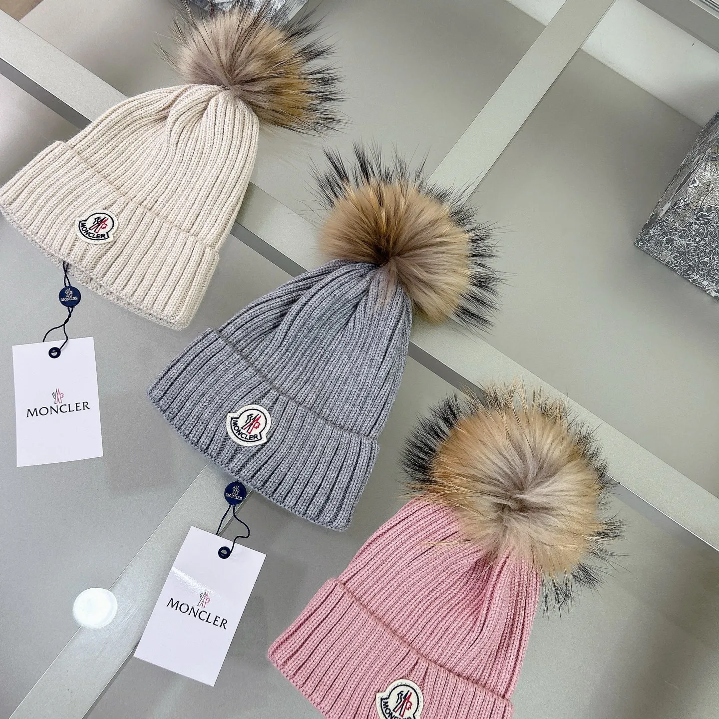 寒い日のお出かけに最適 カジュアル 合わせやすい ふわふわ キッズ ニット帽