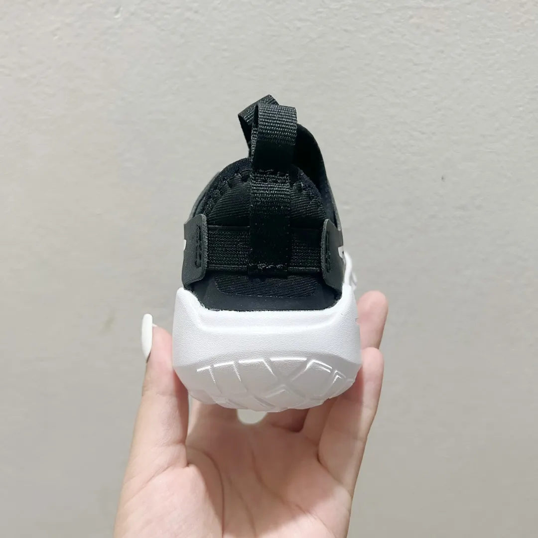 売り切れ必至 軽量デザイン 柔らかいソール キッズ ランニングシューズ