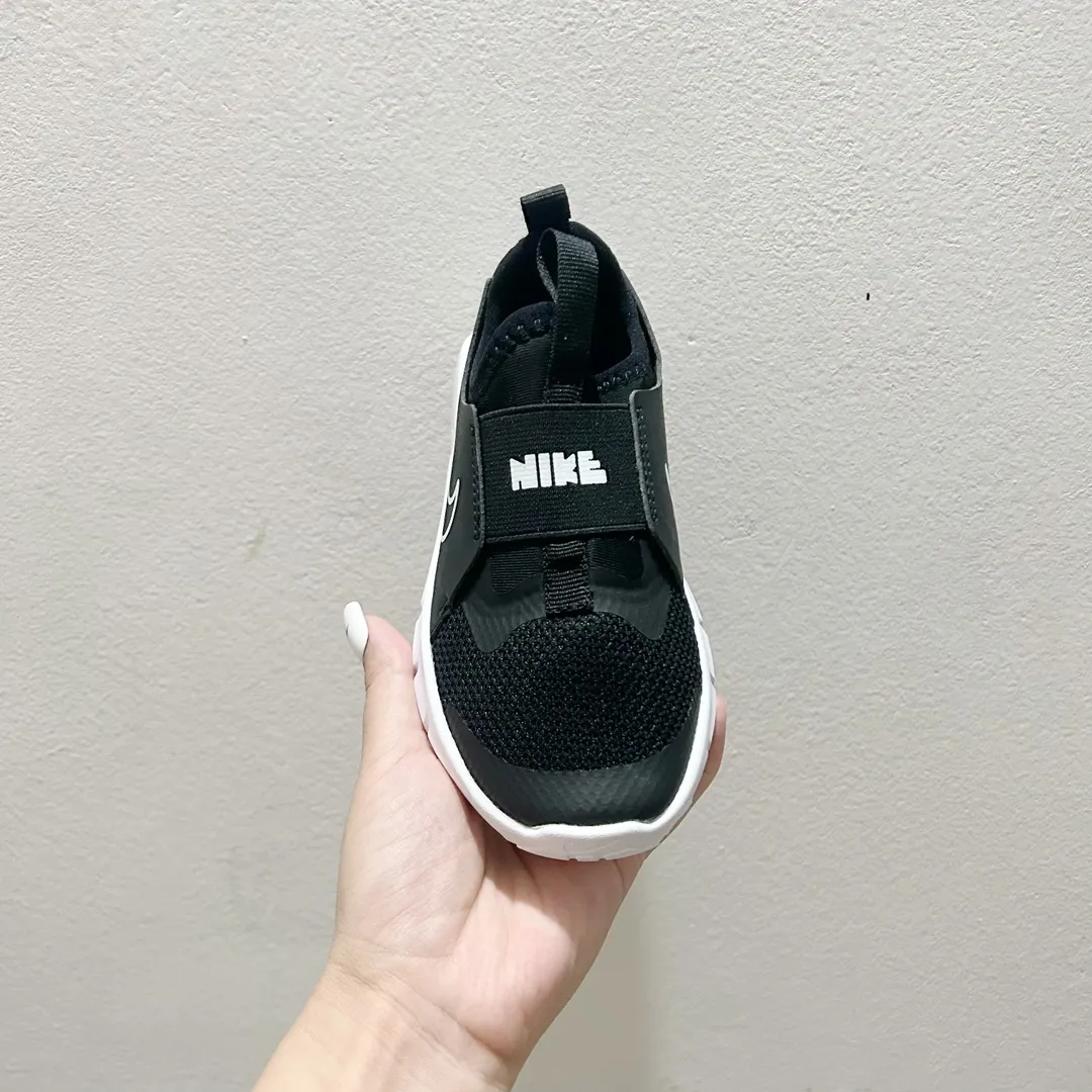 売り切れ必至 軽量デザイン 柔らかいソール キッズ ランニングシューズ