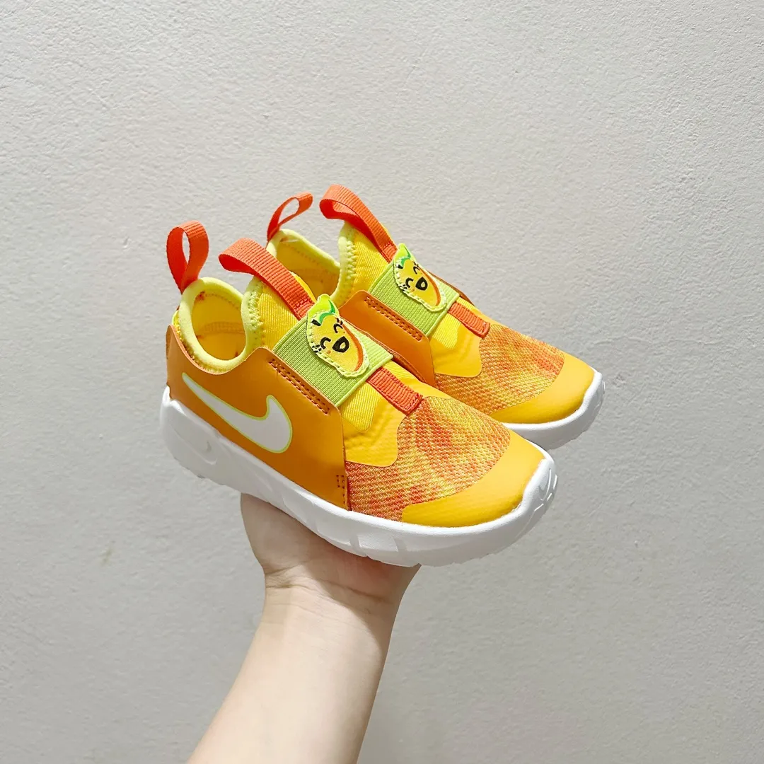 目を奪われる 走りやすい スリッポンタイプ キッズ ランニングシューズ