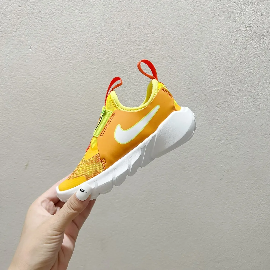 目を奪われる 走りやすい スリッポンタイプ キッズ ランニングシューズ