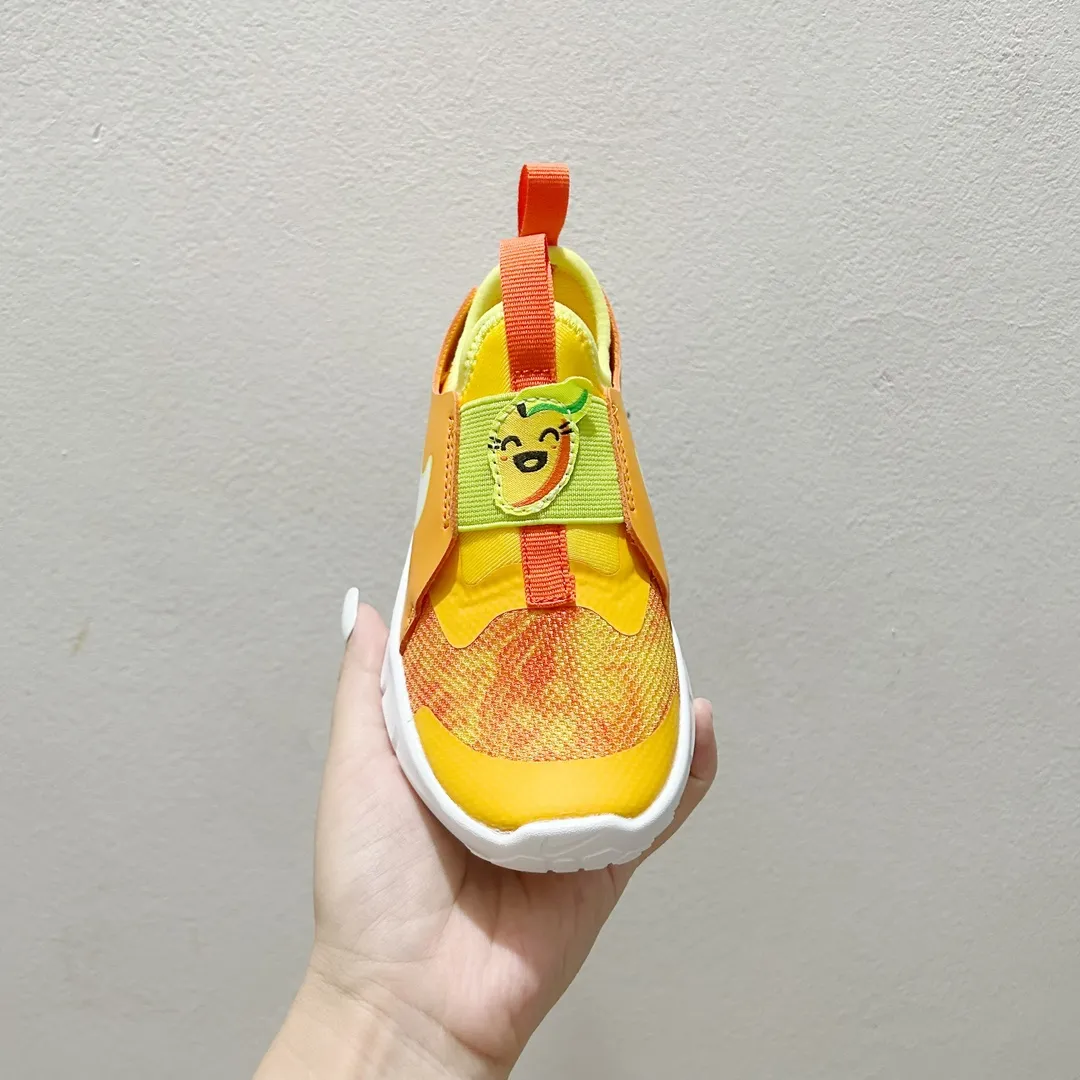 目を奪われる 走りやすい スリッポンタイプ キッズ ランニングシューズ