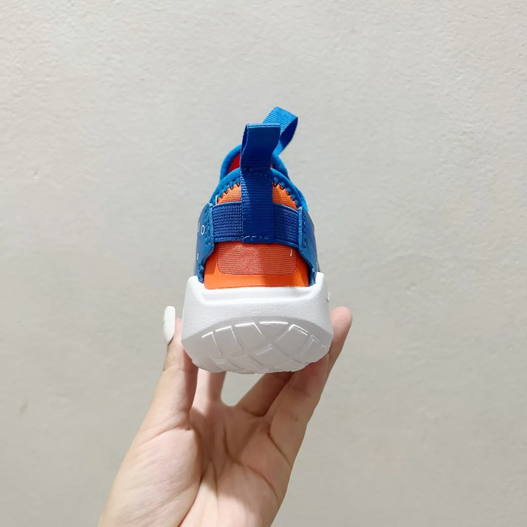 コンフォート感抜群 軽量デザイン スリッポンタイプ キッズ ランニングシューズ